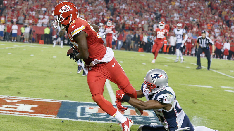 Patriots cornerback Tarell Brown tries to keep his grasp on Kansas City wide receiver Donnie Avery during the teams’ 2014 regular season contest, a 41-14 Chiefs victory. (Photo: David Silverman/New England Patriots)